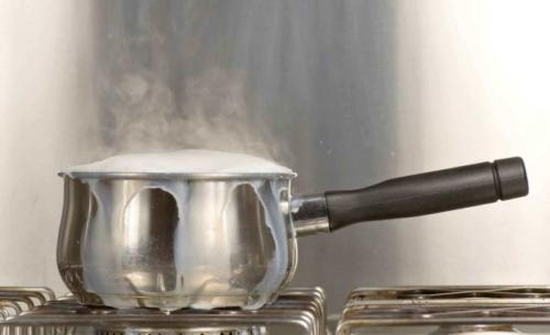 Нужно ли кипятить козье молоко. Кипятить ли козье молоко: за и против