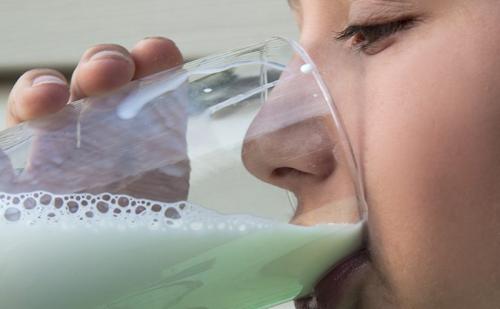 Почему нельзя кипятить молоко. Міфи про молоко: чому молоко не можна кип’ятити, та чи додають в нього “порошки”