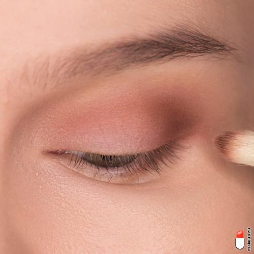 Цвет помады для блондинок с зелеными глазами. Макияж для зеленоглазой блондинки: фотоинструкция