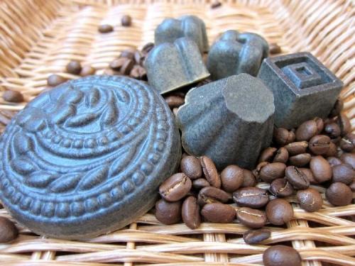 Скраб для лица из кофейной гущи с глиной для жирной кожи. Как приготовить кофейный скраб для ухода за кожей лица 11