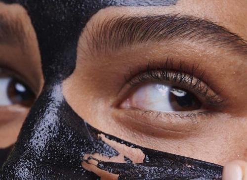 Как маска-пленка помогает при таких проблемах кожи, как черные точки или акне. Черные маски-пленки: почему нужно забыть об этом старом бьюти-тренде