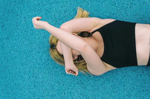 Могут ли косметические средства вызывать появление черных точек на лице. Способны ли профессиональные косметические средства помочь избавиться от черных точек?