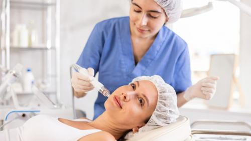 Как часто рекомендуется делать профессиональную чистку лица для поддержания чистоты кожи. Когда нужно посещать косметолога?