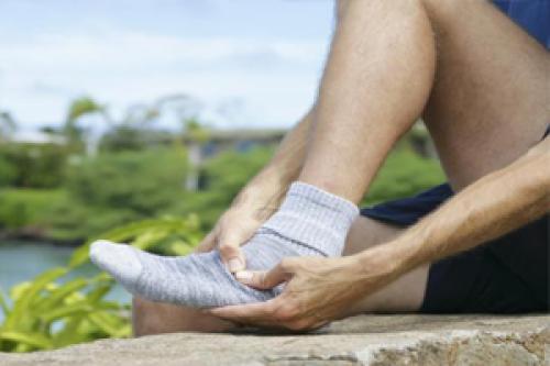 Чем мазать растяжение голеностопа. Растяжение связок голеностопа