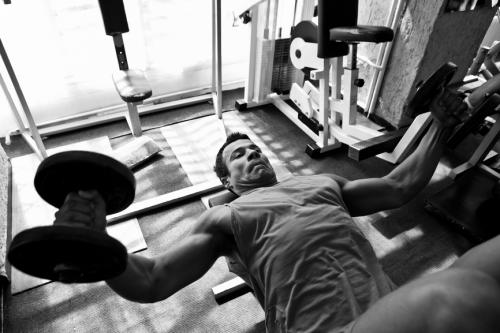 Тренажерный зал в борьбе за стройные женские ноги. Какие упражнения обязательны в день ног 04 Тренажерный зал в борьбе за стройные женские ноги. Какие упражнения обязательны в день ног 04