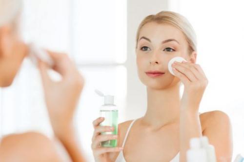 Чем тоник отличается от лосьона. Разница между лосьоном и тоником для лица