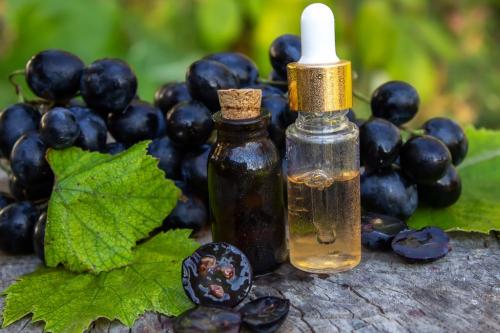 Какие дополнительные ингредиенты можно добавить в маски из винограда для лица. Использование винограда в домашней косметологии