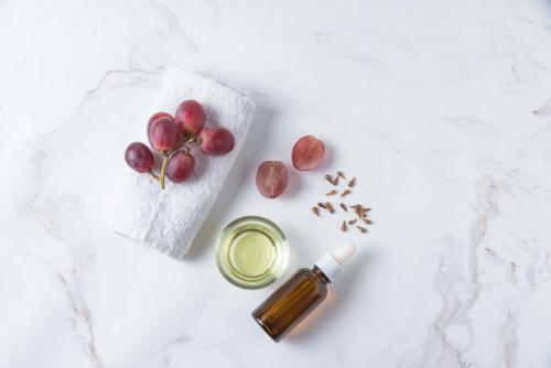 Какие дополнительные ингредиенты можно добавить в маски из винограда для лица. Использование винограда в домашней косметологии