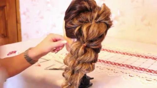 Какие прически можно создать с помощью стилизованных прических резинков. Прически с резинками — простые и быстрые варианты создания элегантных причесок (105 фото и видео)