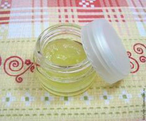 Какие ингредиенты можно использовать для изготовления домашнего скраба для губ. Как сделать скраб для губ в домашних условиях: 5 лучших рецепта