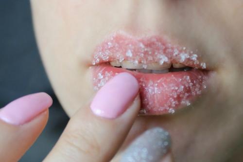 Можно ли использовать Скрап для губ из сахара на детях. 16 рецептов, как сделать скраб для губ в домашних условиях своими руками или какой из 5 купить