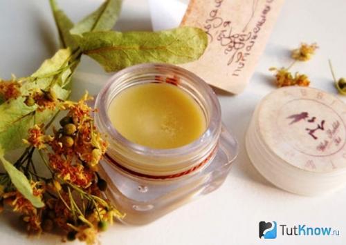 Жидкий прозрачный блеск для губ своими руками. Косметика своими руками. Ухаживающий блеск для губ можно сделать всего за 10 минут 05 Жидкий прозрачный блеск для губ своими руками. Косметика своими руками. Ухаживающий блеск для губ можно сделать всего за 10 минут 05