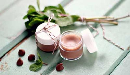 Как сделать бальзам для губ в домашних условиях без воска и вазелина. Бальзам для губ своими руками: 4 супер рецепта