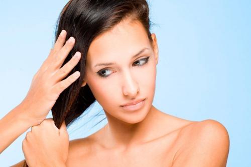 Как сделать блеск для губ с помощью вазелина и помады. 15 лайфхаков по применению вазелина 01 Как сделать блеск для губ с помощью вазелина и помады. 15 лайфхаков по применению вазелина 01