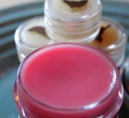 Блеск для губ делаем своими руками. Все компоненты натуральные, а процесс приготовления занимает пять минут 03 Блеск для губ делаем своими руками. Все компоненты натуральные, а процесс приготовления занимает пять минут 03