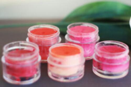 Как сделать помаду из подручных средств. Ремонт и приготовление помады в домашних условиях