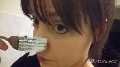 Как убрать черные точки за 5 минут в домашних условиях содой. Использование зубной пасты в борьбе с черными точкам