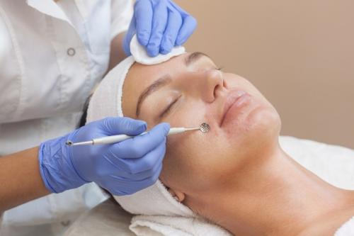 Как безопасно чистить лицо в домашних условиях. Основные опасности домашней чистки лица: 01 Как безопасно чистить лицо в домашних условиях. Основные опасности домашней чистки лица: 01