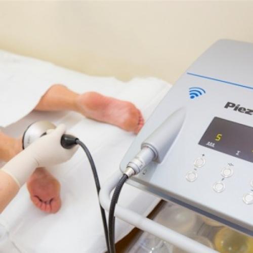 Укол в колено гиалуроновой кислоты последствия. Какие препараты вводят в сустав и с какой целью 03