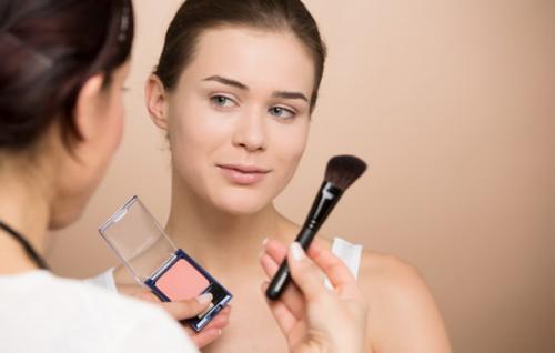 Как наносить румяна на овальное лицо. Правильное нанесение румян