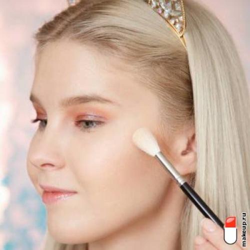 Как правильно наносить румяна и хайлайтер. Хайлайтер: подробное бьюти-досье