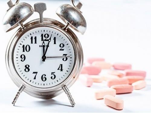 Когда пить таблетки от давления утром или на ночь. Ученые назвали лучшее время для приема препаратов против гипертонии