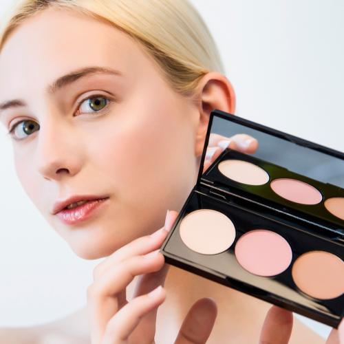 Как правильно наносить румяна и хайлайтер