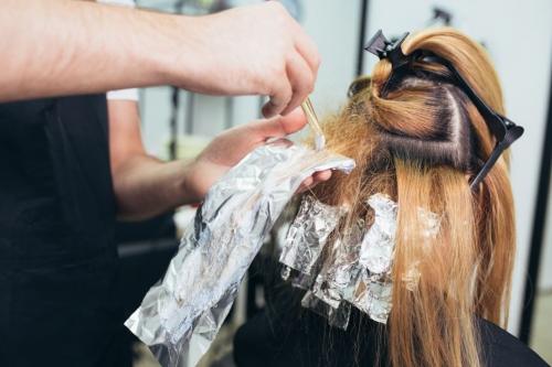 Краска для волос въелась в кожу. Как отмыть краску после окрашивания волос