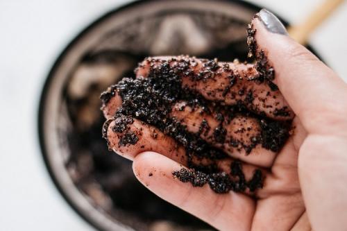 Какие ингредиенты нужны для создания домашнего скраба для губ. 16 рецептов, как сделать скраб для губ в домашних условиях своими руками или какой из 5 купить