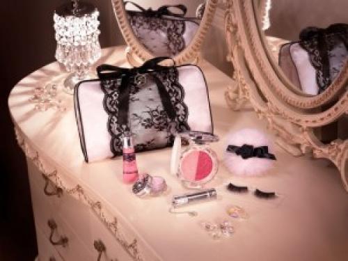 Как хранить пудру в современном макияже. Где хранить пудру, тени и помаду