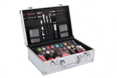 Как хранить блеск для губ, сделанный дома. Как правильно хранить косметику?