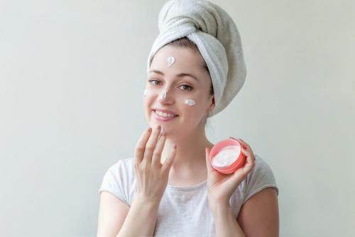 Маска для лица из активированного угля без желатина. Маска с активированным углем в борьбе с прыщами*