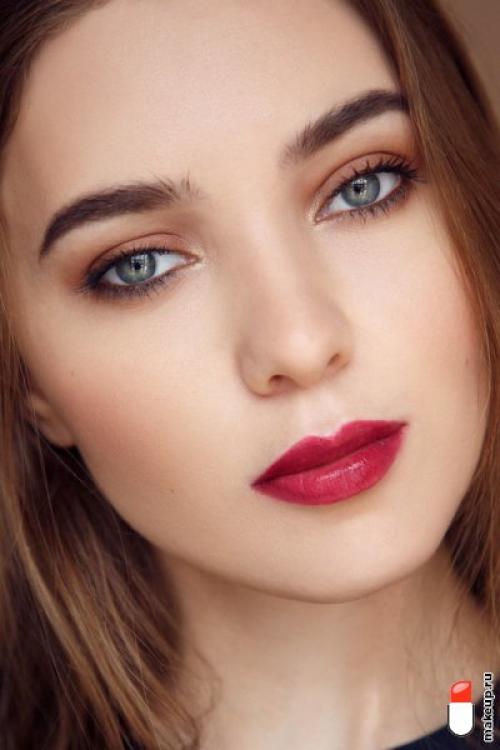 Как правильно наносить румяна и хайлайтер. Как правильно наносить макияж на лицо?