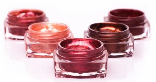 Как можно переделать блеск для губ из теней и вазелина, чтобы создать матовый эффект. Какие тени лучше подходят для изготовления помады