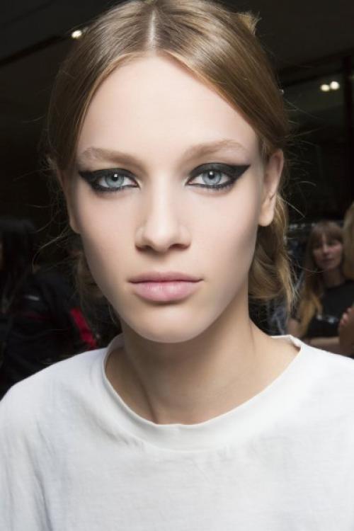 Какой макияж подходит к вечернему наряду на выпускной. Макияж на выпускной: идеи