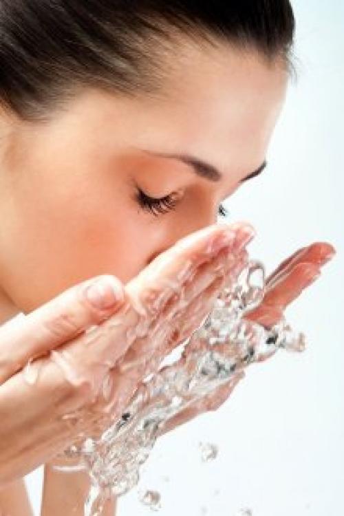 Нужно ли после мицеллярной воды наносить крем. Особенности применения