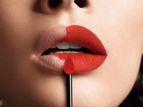 Какой продукт выбрать: губная помада или жидкий блеск для губ 01