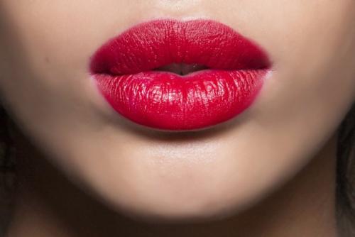 Какие оттенки чаще встречаются в жидких помадах и блесках для губ. Модные оттенки и текстуры помад в 2024 году
