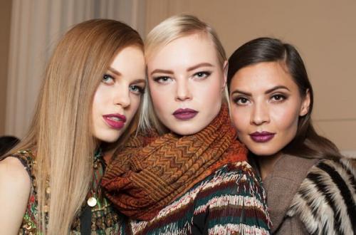 С какими оттенками блеска лучше комбинировать яркую памаду. Поцелуй на удачу: как подобрать цвет помады?