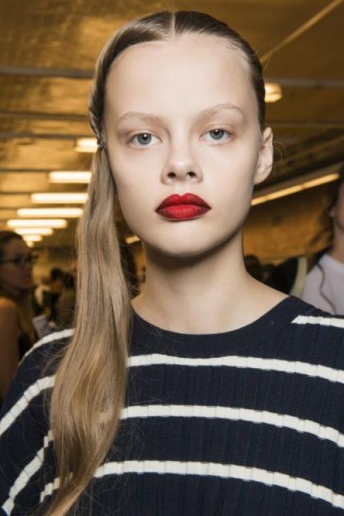 Как подобрать текстуру помады в зависимости от типа губ. Модные оттенки и текстуры помад в 2024 году