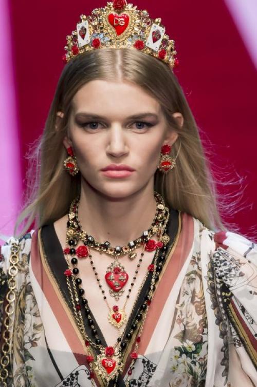 Какие оттенки чаще встречаются в жидких помадах и блесках для губ. Модные оттенки и текстуры помад в 2024 году