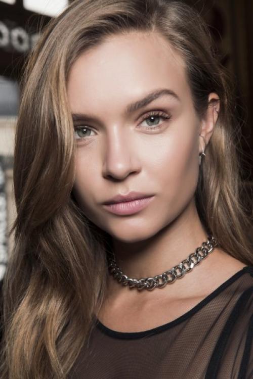 Как выбрать матовую или сияющую помаду в зависимости от повседневного или вечернего макияжа. Как подобрать макияж с учетом внешности?