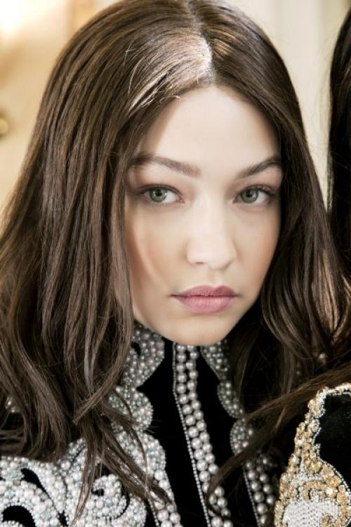 Как выбрать матовую или сияющую помаду в зависимости от повседневного или вечернего макияжа. Как подобрать макияж с учетом внешности?