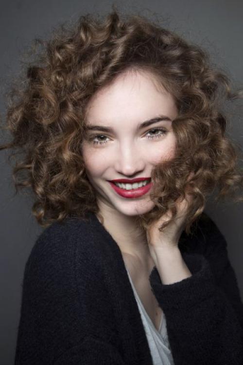 Как выбрать матовую или сияющую помаду в зависимости от повседневного или вечернего макияжа. Как подобрать макияж с учетом внешности?