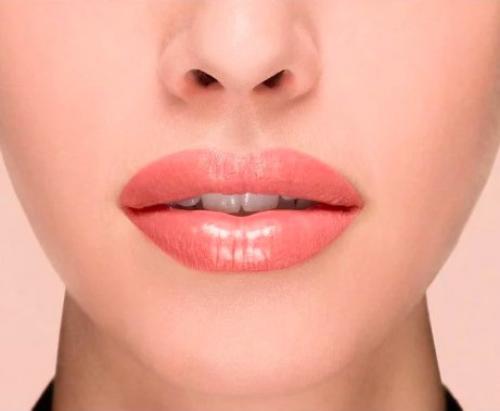 Как правильно выбрать блистер для создания объема губ. Как выбрать косметическое средство для увеличения объема губ?