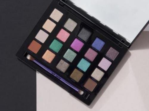 Что лучше скрывает недостатки губ. Как правильно наносить макияж на лицо?