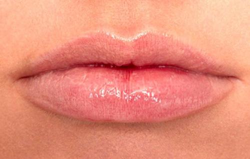 Как правильно выбрать блистер для создания объема губ. Как выбрать косметическое средство для увеличения объема губ?