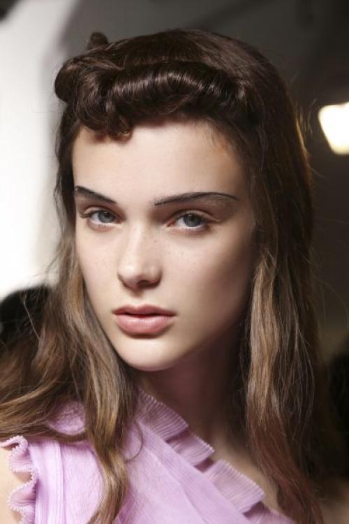 Макияж под розовое платье пошагово. Как сделать макияж под розовое платье?