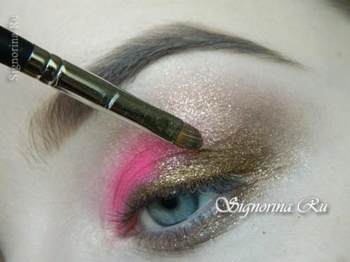 Макияж к розовому платью 2023 год. Разновидности косметики 26 Макияж к розовому платью 2023 год. Разновидности косметики 26