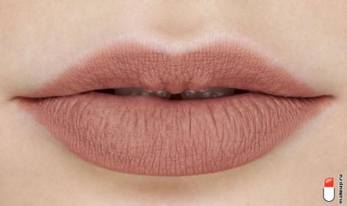 Макияж под пудровое платье. Макияж к бежевому платью: оттенки и техники